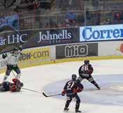 LOGESKYLT / ETAGESKYLT Exponering på belyst skylt som löper som ett band runt nästan hela arenan och exponeras mycket bra i samband med hockeymatcherna.