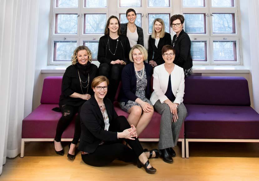 Bakre raden från vänster Anu Kolari, Direktör, personalutveckling, Laura Pitkänen, Ledande expert, Offentlig hälsovård, Heidi Liesivesi, Chef för digital marknadskommunikation, Marknadsföring och