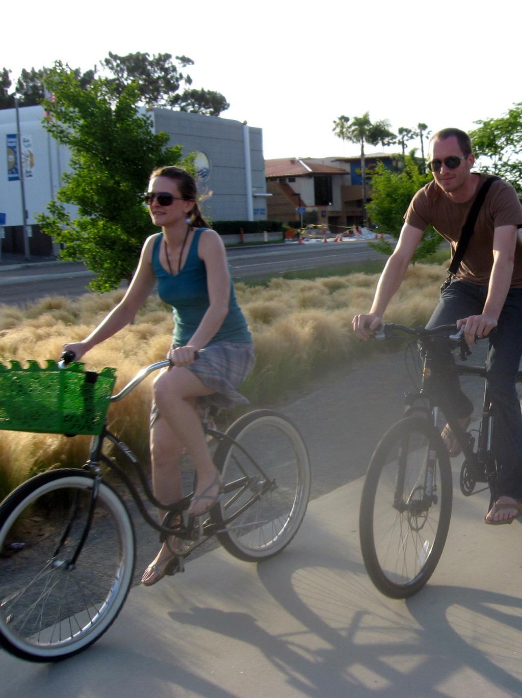 Det går helt enkelt inte att blunda för vilket genialt sätt att transportera sig på cykel är. Vi påstår inte att cykling kan rädda världen men det kan definitivt göra stor skillnad.