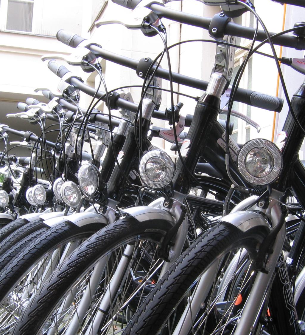 De flesta cyklar saknar motor men en del cyklar är utrustade med en mindre, of- De tidiga engelska influenserna gav Sverige ett antal utländska uttryck som för- I Sverige anses även andra fordon med