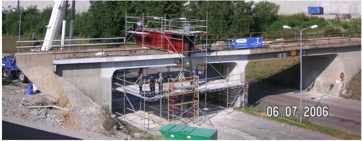 Fullskaleförsök på järnvägsbro utanför Ö-vik (byggd 1955) Uppmätt brottlast = 11,7 MN Brottlast/dagens