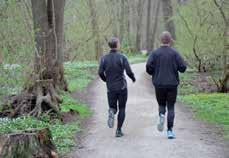 Bollekar i stadsparken. Bollspel på näridrottsplatsen på Rosengården. Fotboll i Fredriksdalsskogen. Löpträning i Pålsjö skog.