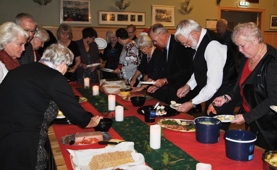 Julfesten den 26/11 2016 Förra året avslutades med julfest och vi som var med får glädjas åt alla minnen och den goda maten ett helt år framåt.