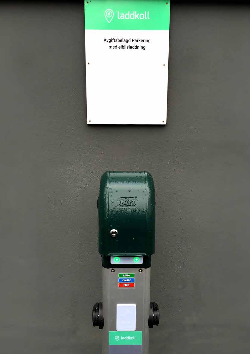 FOSSILFRIA TRANSPORTER OCH REDSKAP I samband med ombyggnationen av Centrumhuset installerades en semisnabb laddstation för elbilar (s.k. laddstolpe) vid FRIBOs parkering.