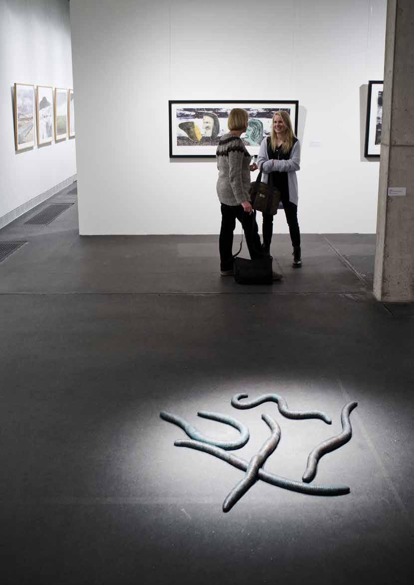 Foto: Anders Alm Vernissage för KIN Konstnärer i Norrbottens jubiluemsutställning i Rovaniemi och Korundi