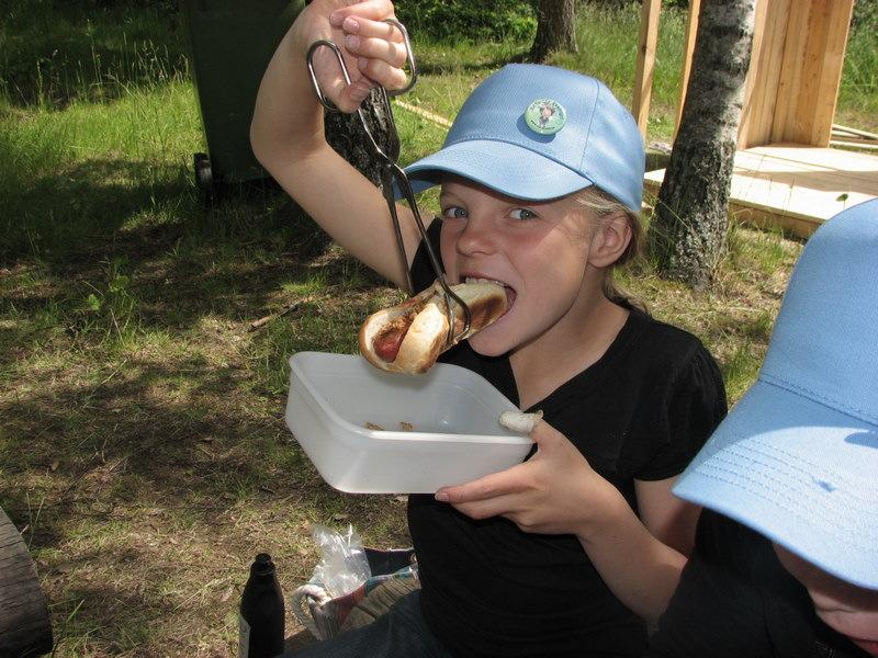 Julmässan utvärderades därefter för att om möjligt ge ännu bättre resultat. Den gav scoutkåren välbehövliga tusenlappar som kommer att användas till vår viktiga verksamhet.