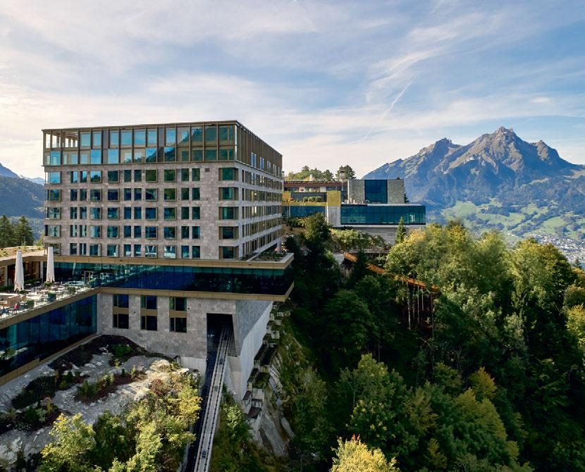 Bergbanan transporterar anläggningens gäster direkt in i Bürgenstock-hotellet.