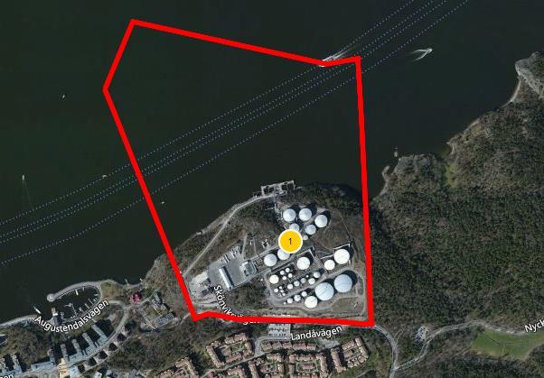 Tomt Tomtkarta - illustration Tomten omfattar en areal om 441 483 m², varav 155 983 m² land och 285 500 m² vatten. Tomten är i sluttande mot Saltsjön och marken utgörs huvudsakligen av berg.