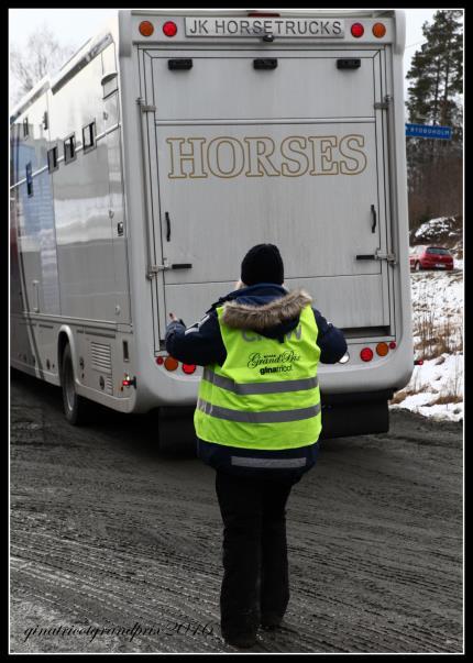 PARKERINGSANSVARIG En parkeringsanvsarig är den som är ansvarig för att det finns behjälplig personal som visar de som kommer till våra tävlingar med både trailer, lastbil och häst vart de ska