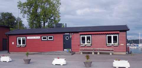 Hamn och kansli Under rubriken Hamn och kansli ger vi plats åt alla viktiga meddelanden som rör våra mellanhavanden med klubben och hamnen när det gäller avgifter, vakter och andra bestämmelser.