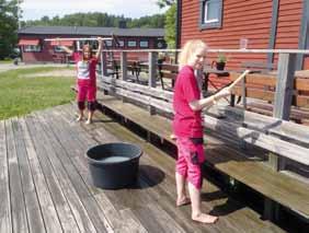 Det har oljats, målats, rensats och städats med gott resultat! Hjälp, en fladdermus ombord En morgon hade en liten fladdermus flyttat in under storsegelkapellet på Cross Ocean.