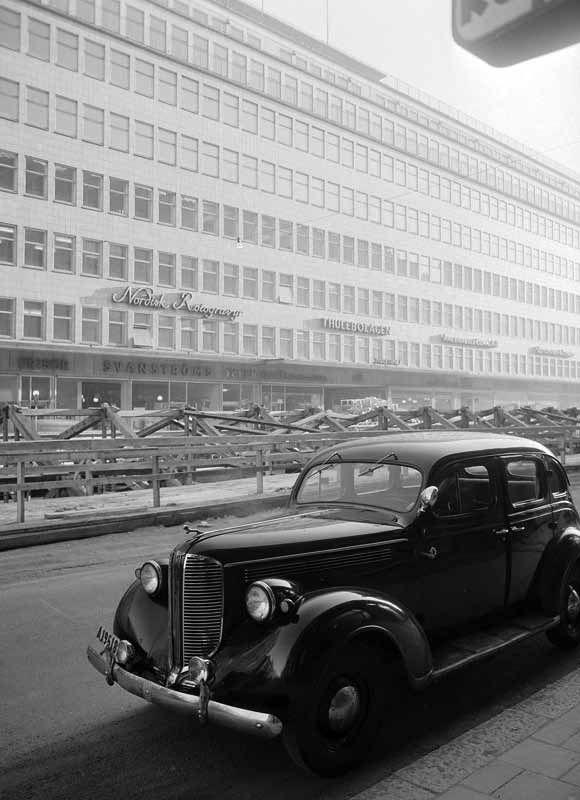 Gestaltningsprogram för Sveavägen 44 Sveavägen idag - Thulehuset och Flickskolan. Flickskolan i hörnet Sveavägen och Adolf Fredrik Kyrkogata uppfördes 1910. Thulehuset ca 1950.