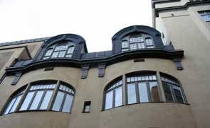 inom kvarteret Träsket, mellan Sveavägen, Adolf Fredrik Kyrkogata, Luntmakargatan och Tunnelgatan inköptes Som arkitekt engagerades Gustaf Clason som tidigare ritat bland annat Kanslihuset vid