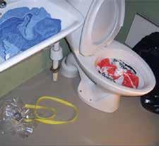 Foto: skybrudssikringafbygninger.dk Fuktskydda huset Se till att marken lutar bort från huset där det är möjligt.