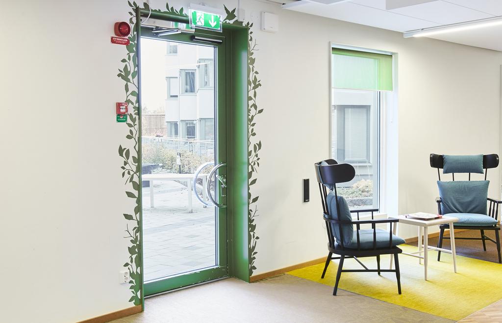 SKYLTNING Tydlig skyltning gör det lättare för de boende och besökare att orientera sig i lokalerna.