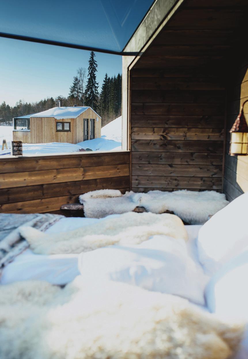 LÄMPLIG FÖR ALLA ÅRSTIDER Den yttre ytan på takglaset i METEOR-igloon är ett