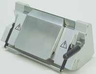 This vertical displacement allows bringing the knife holder into the optimal cutting position in relation to the specimen.