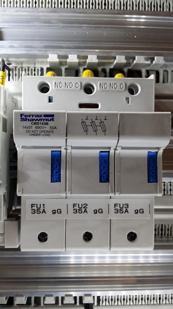 T800-PL060CN9 Tapekassett 6 mm vit 30 m/kassett E1635271 T800-PL090CN4 Tapekassett 9 mm gul 30 m/kassett E1635272 T800-PL090CN8 Tapekassett 9 mm silver 27 m/kassett E1635273