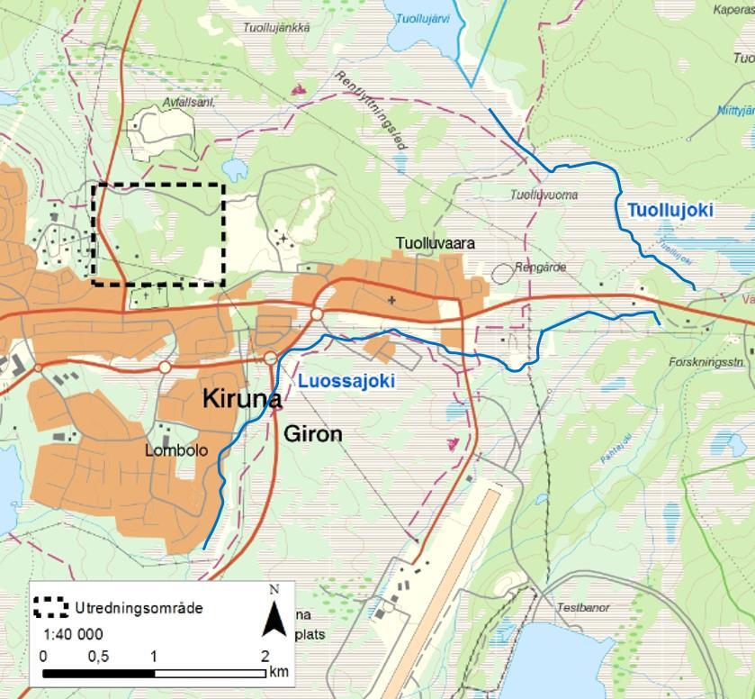 Figur 6. Vattenförekomsterna Luossajoki och Tuollujoki är markerade med blå linje. Utredningsområdet för planerad vattenverksamhet är beläget inom inrutat område.