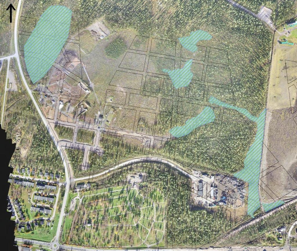 Figur 2. Myrmarker som berörs av urgrävning och utfyllnad markeras med gröna streckade områden, myrområde markerat med rött ingår ej i den planerade ansökan. 4 Allmänna förutsättningar 4.
