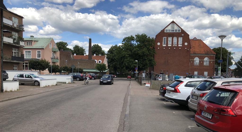 Utskrift Karta över tävlingsområdet Stadsbild och miljö Tävlingstomten ligger i en stadsmiljö med skiftande karaktär och målsättningen är att upprätta en mer stadsmässig struktur där