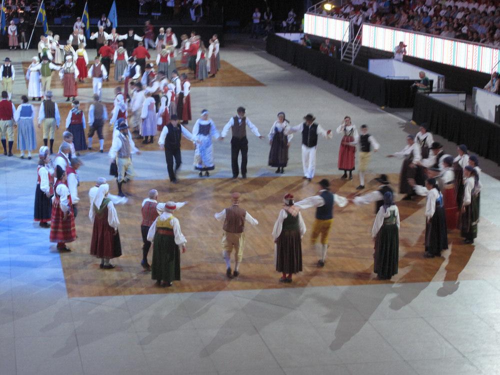 Invigningen av Europeaden På Europeaden skulle vi svenskar dansa ett 3-minutters program på invigningen.