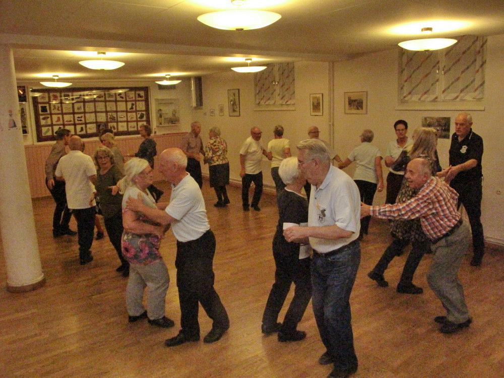 DoM informerar Hej alla Söderringare! Den 20 juli var vi 3 Söderringare som deltog i en gemensam folkdansuppvisning med dansare från flera föreningar i distriktet.