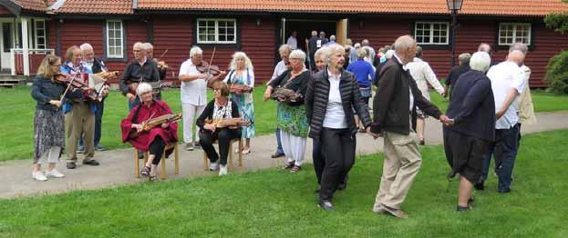 Långdans in till middagen.