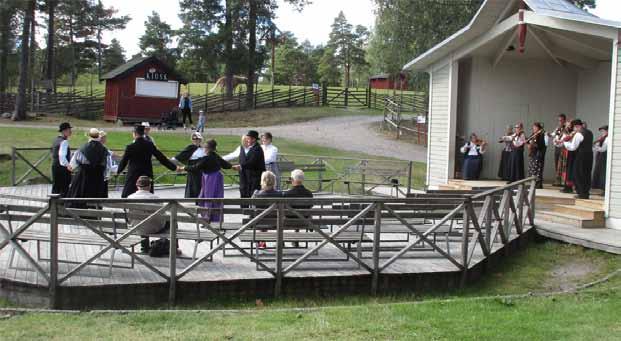 Hembygden 100 år firades på Torekällberget den 5 september Mycket stämningsfullt när Lästringe låtar spelade och Järna-Turinge Folkdansgille