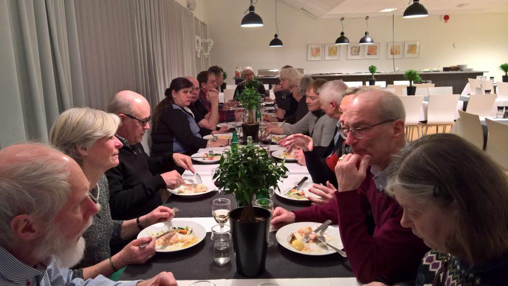 Rapport från årsstämman 2018 Gemytligt och informativt årsmöte i Ljungskile Visserligen bara nitton personer, men glada och nyfikna, samlades lördagen den 17 mars på Ljungskile Folkhögskola/ Kurs &