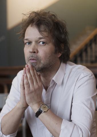 fredag den 12 oktober kl 15.00 Forum för poesi och prosa Burspråket Kinna bibliotek Tomas Bannerhed Tomas är uppvuxen i Småland, bor sedan 90-talet i Stockholm.