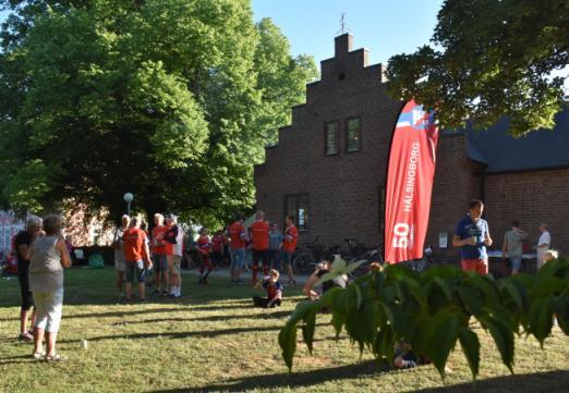 Klubbkväll med Foto-orientering...... Torsdagen den 7 juni, en helt fantastisk sommarkväll, samlades ett 125-tal klubbmedlemmar till en klubbkväll i Pålsjö.