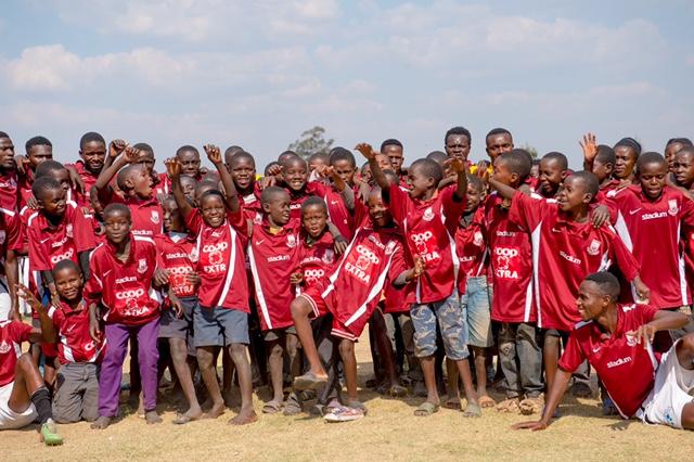 Afrika Chiparamba i Zambia 1996 bildades fotbollsklubben Chiparamba av