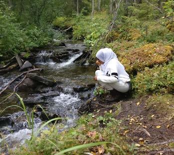 RÖDA KORSET I SVERIGE Eric Röst, Max Al-Jashaami och Tove Kopperdal. Utan er hade jag blivit galen Att sitta i förvar är tufft. Det vet Max Al-Jashaami, 25 år.