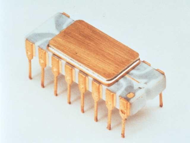 77 MHz klockfrekvens, max 40 KB RAM Intel 4004, 1971 2300 transistorer Första enchips