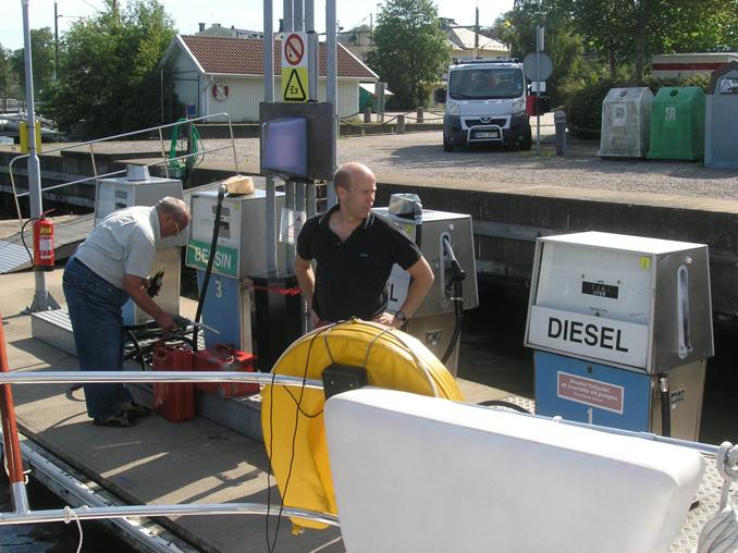 Vi passerade Hindens rev och välförsedd marina.