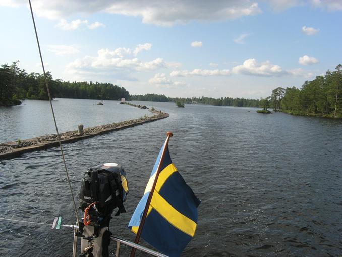 leder in till stoppsignal som vi nästan missade. kanalens högst nivå vilket är sjön Viken 91.8 m över havet.