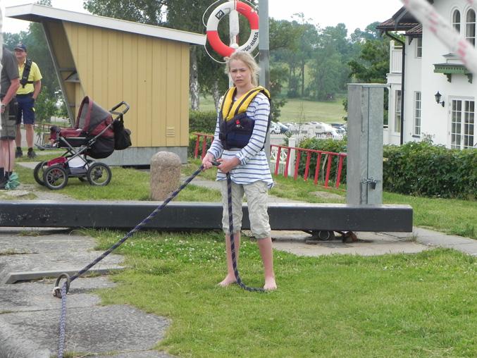 Slussvakten berättade att det varit vandaler i farten som hade okynnesöppnat en sluss under natten.
