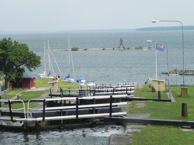 Bergs slussar är en stor turistattraktion och vi blev väl betittade men som tur var hade vi bra rutin på slussandet vid det här laget.
