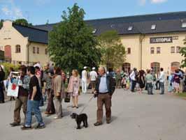 Vid nybyggnation av bostäder där man förväntar sig att barnfamiljer flyttar in ska plats finnas för lekmöjligheter.