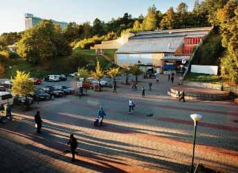 TORGET VID T-BANAN PÅ BERGET ÖVRE TORG - Viktig vardagsfunktion för boende på berget och knutpunkt för kollektivtrafik.