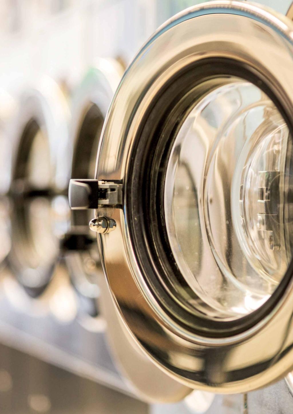 ALLMÄNNA UTRYMMEN TVÄTTSTUGA I tvättstugan vill man ha ett ljus som alltid känns nytt och fräscht, precis som tvätten.