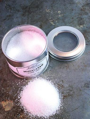 Himalayasaltet har en fräsch smak av sälta som ger balans till asiatiska rätter, perfekt i dressingar till färska grönsaker och