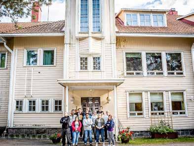 Meriharju naturhus & Nybondas hydda Den över 100 år gamla trävillan Meriharju erbjuder möjligheter för läger- och kursverksamhet för 40 personer.