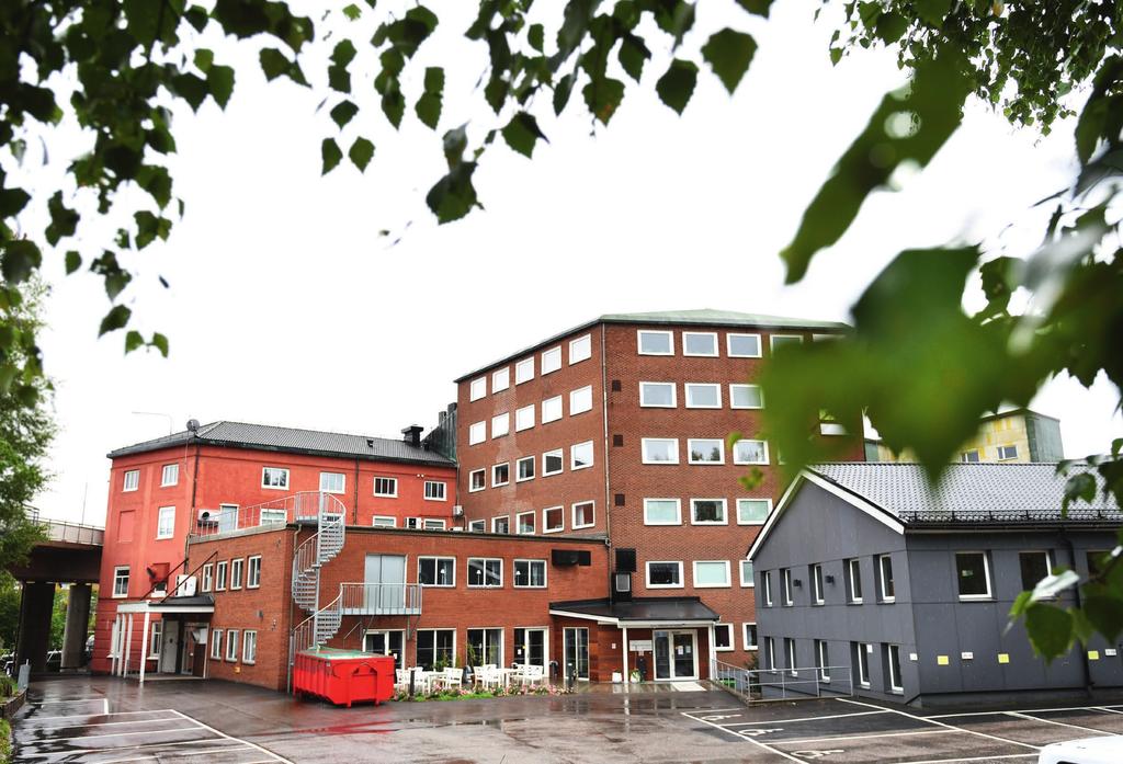 pilotprojekt i fokus Från utsidan ser det inte mycket ut för världen men inne på Träffpunkt Simonsland i Borås sjuder det av många varma mänskliga aktiviteter, till exempel Kraftens Hus.