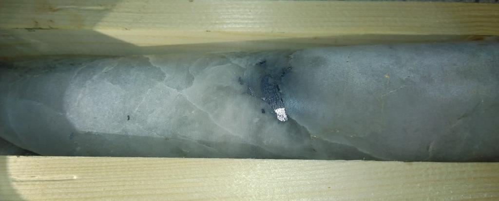 Bly Bly (Pb) finns oftast i malm tillsammans med silver, zink och koppar. Bly extraheras med dessa metaller. Människor har använt bly i minst 7 000 år.