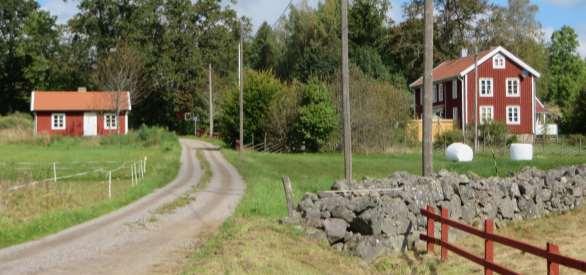 En av byns tre gårdar med bevarad parstuga och
