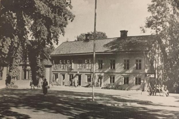 kartan visar inga tomter och byggnader (förutom kyrkorna) utan bara gator och kvarter. På kartan från 1630-talet intill Lilla torget syns en liten kvadrat.