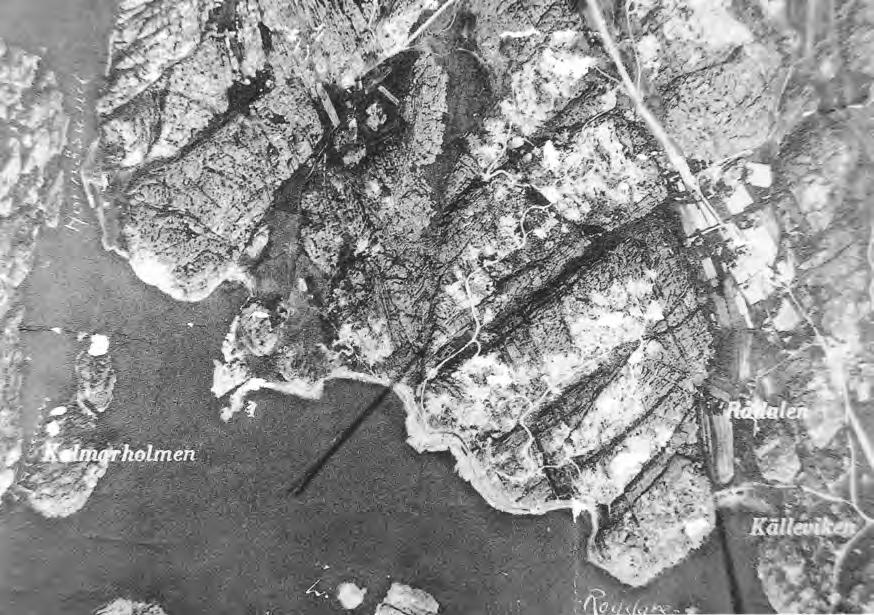 9. Heestrand. Sibirien, Källvik, Ulön/Dannemark Längst ner i bild syns norra uddarna av Ulön/Dannemark med brottet Sibirien med lastkajen mittemot på landsidan. Detalj av fotokarta 1937.