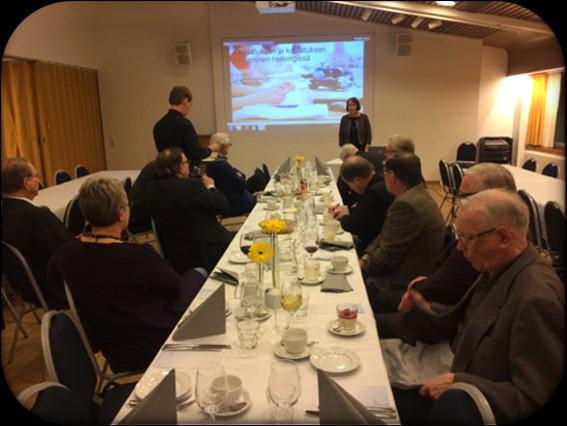 StM Sten Nordqvist tackade och överlämnade sedvanligt en ros till Lucian och tärnorna. Nu serverades ett litet julbord med utsökt mat.